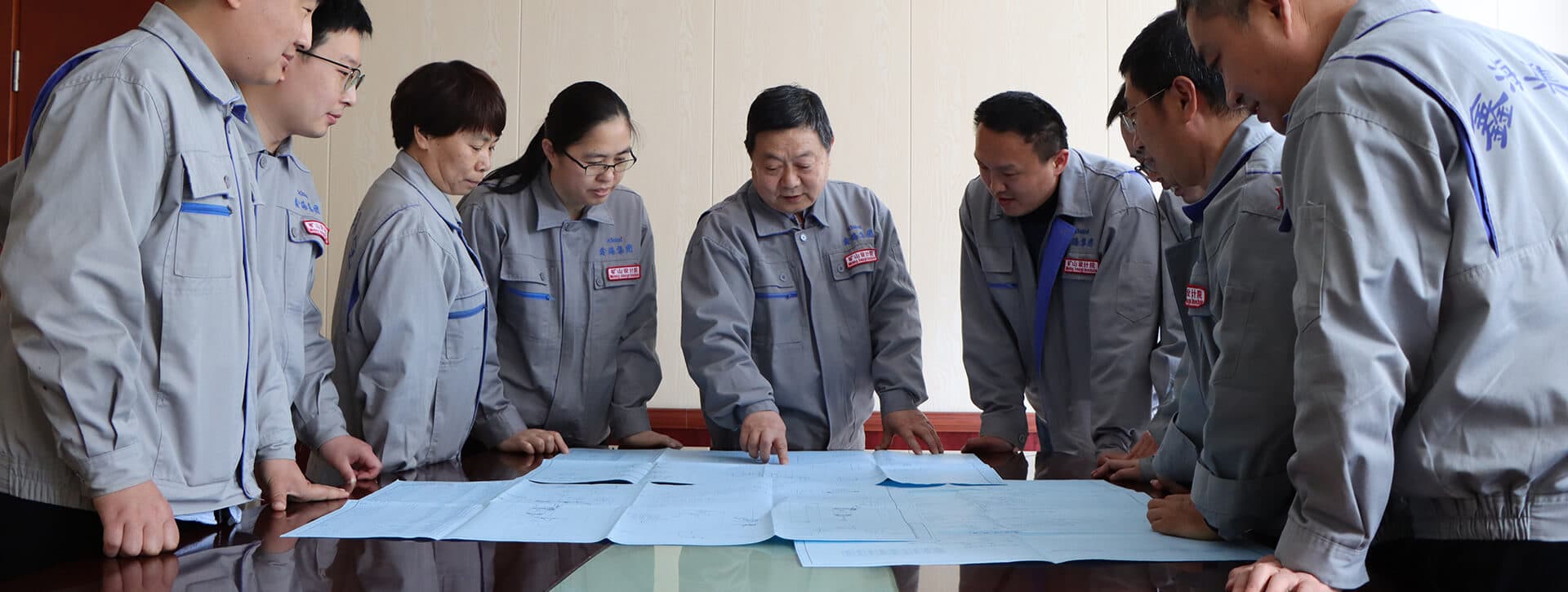 EXTENSIVE EXPERT OPERATION MANAGEMENT TEAM